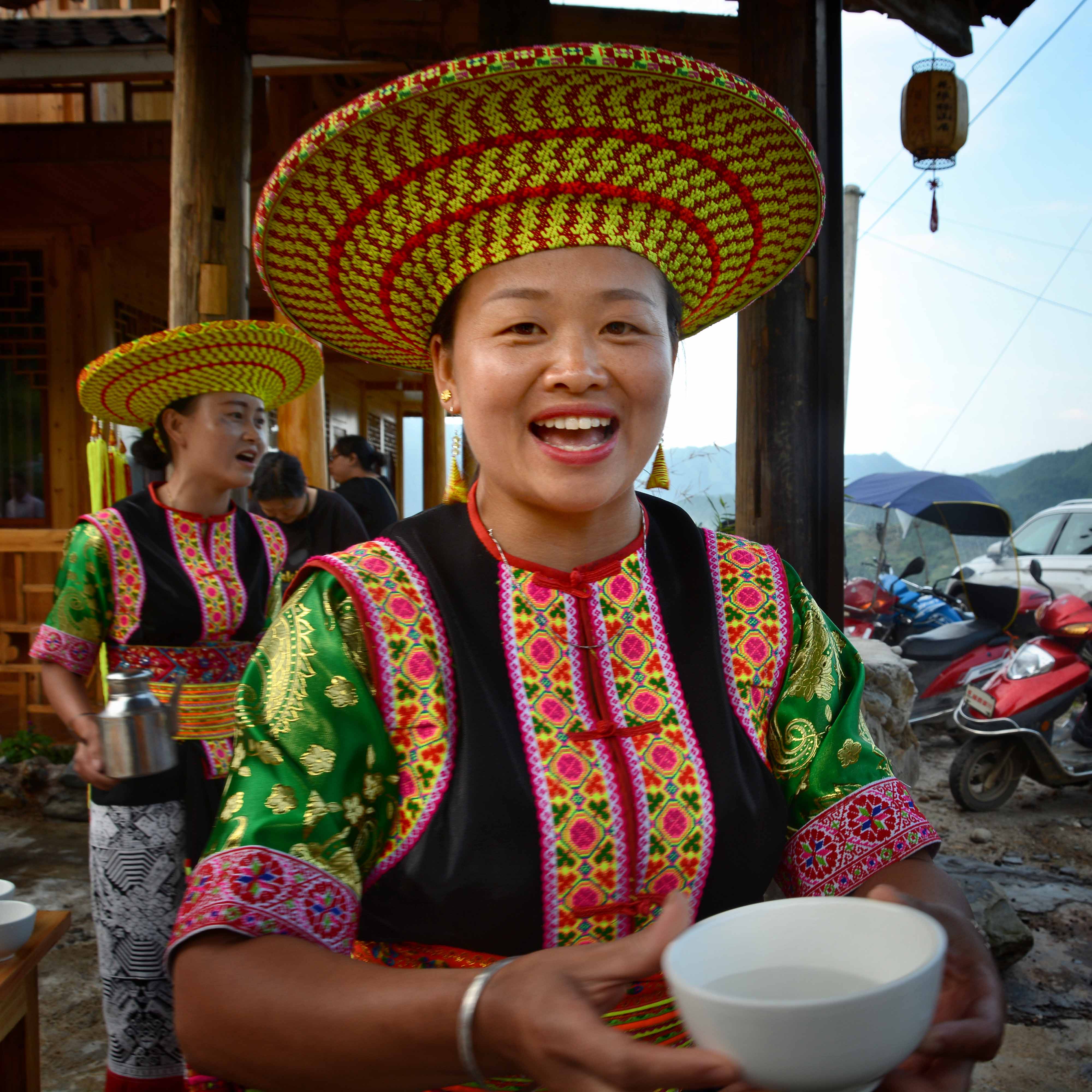 中国花瑶姑娘拦门酒迎嘉宾酒不醉人人自醉醉在花瑶不思归