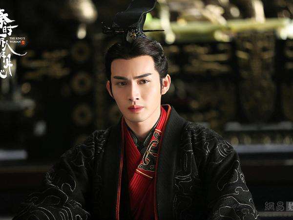 张彬彬穿冕服扮影视剧最帅秦始皇英俊霸气彰显帝王气质