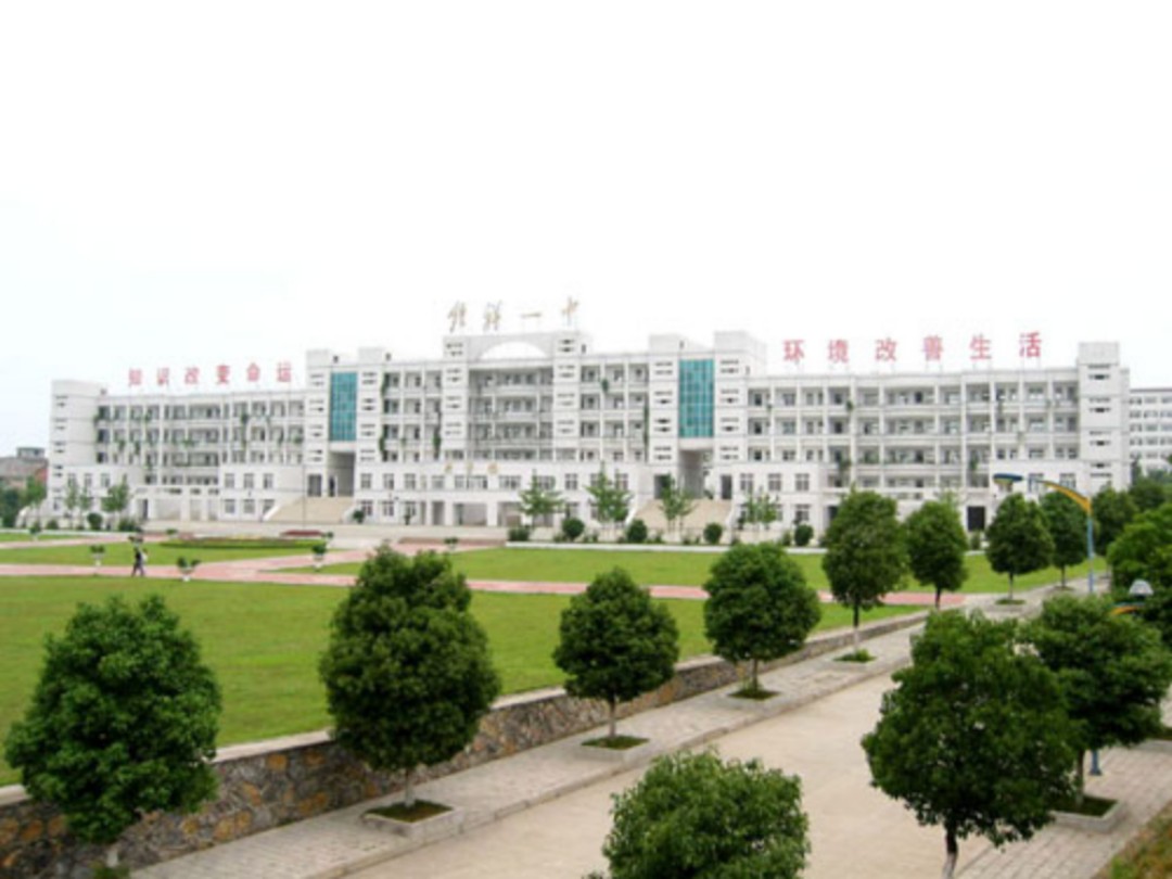 人可能已经就此消沉,但是常书杰没有放弃,他选择了回到母校钟祥一中