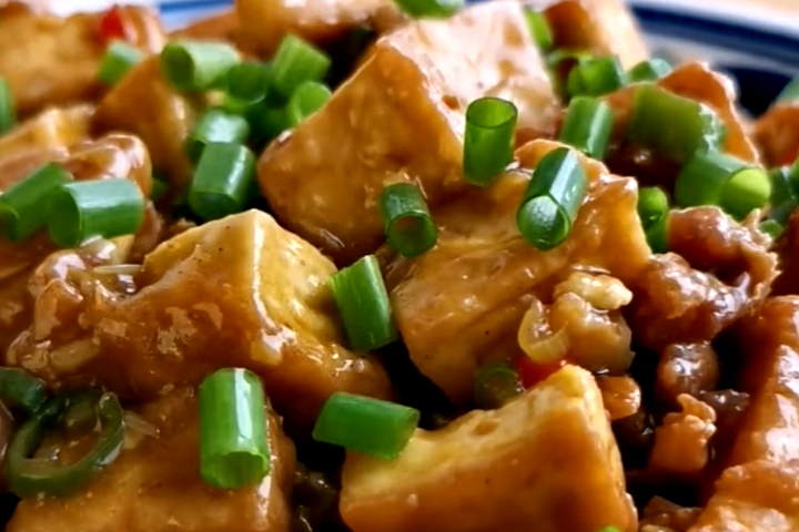 做酱香豆腐时切记不要直接下油锅掌握这一步豆腐焦香无腥味