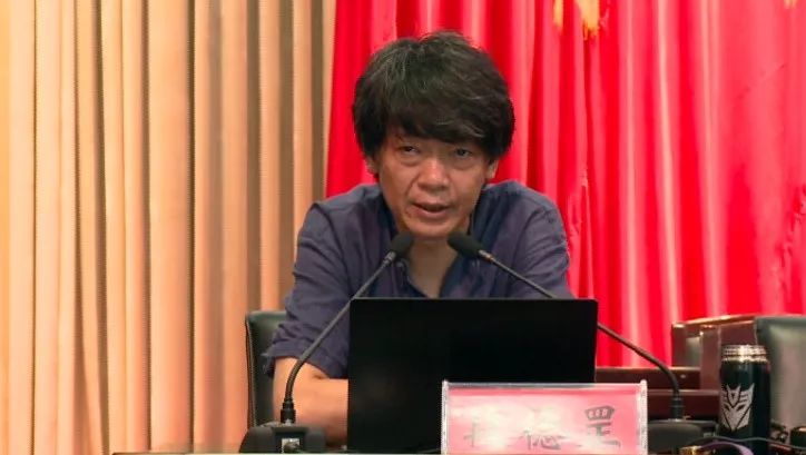 会议由副县长武静华主持.