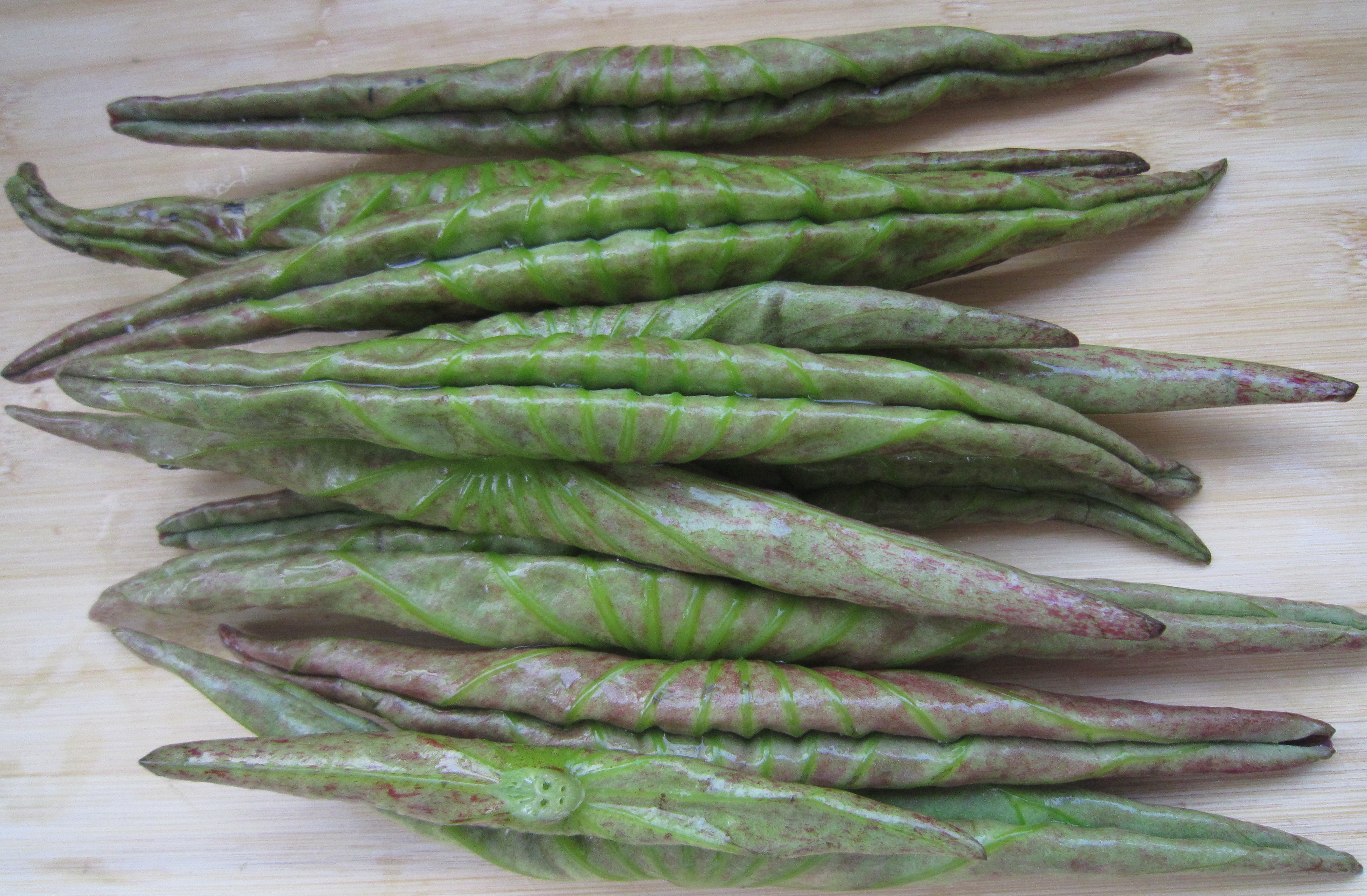 凉拌荷叶尖这样做没有苦涩的味道