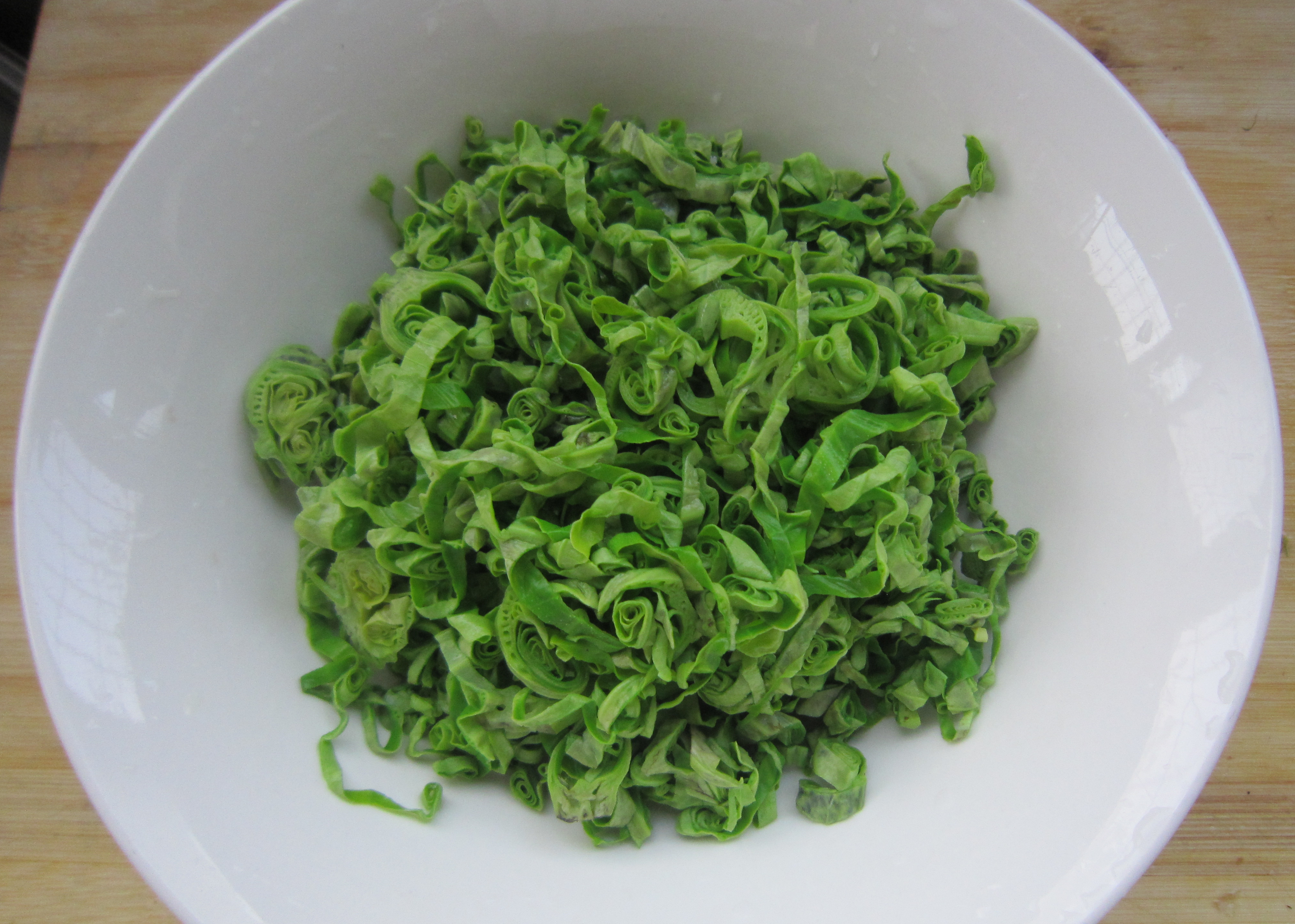 凉拌荷叶尖这样做没有苦涩的味道