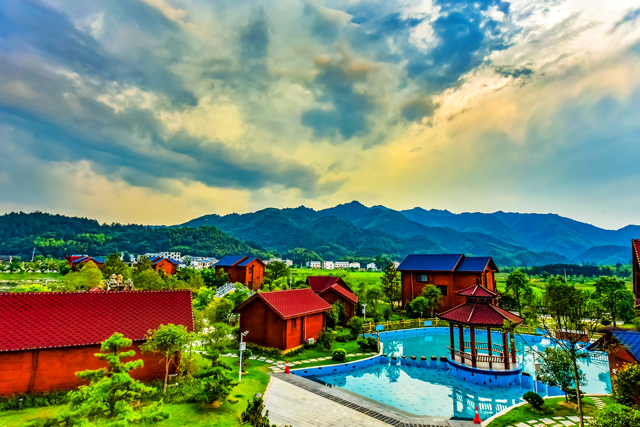 几年前还是省级重点贫困山村,如今被全国99%的人羡慕嫉妒!