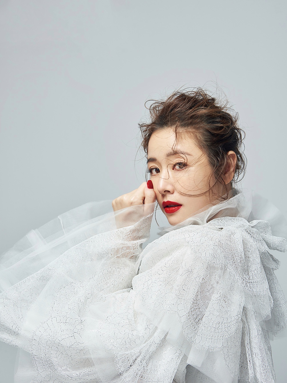 林心如婚后变气场穿上万透视裙配红唇大卷发美得我都认不出了