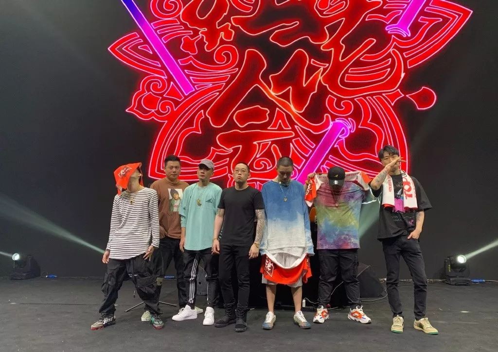 说唱圈又出事贝贝直播剁手指红花会宣布原地解散