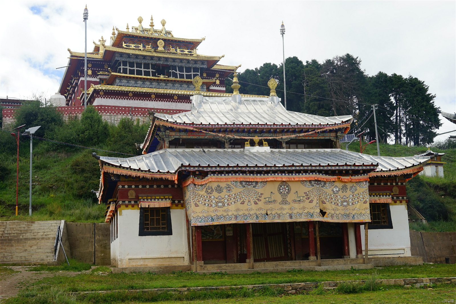 实拍四川郎木寺景区比起甘肃景区游客更少8月来正适合