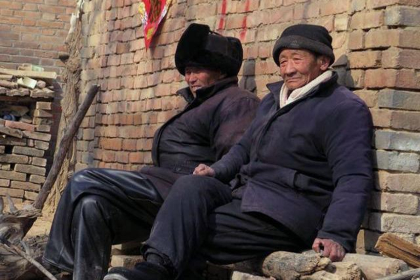 农村人情味变淡急需借钱时很多亲戚都避而不见断亲有理由的