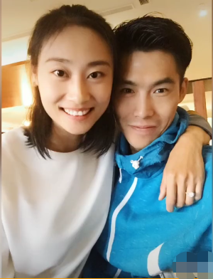 田径女神李玲七夕撒狗粮晒出与丈夫甜蜜结婚照祝大家找到至爱