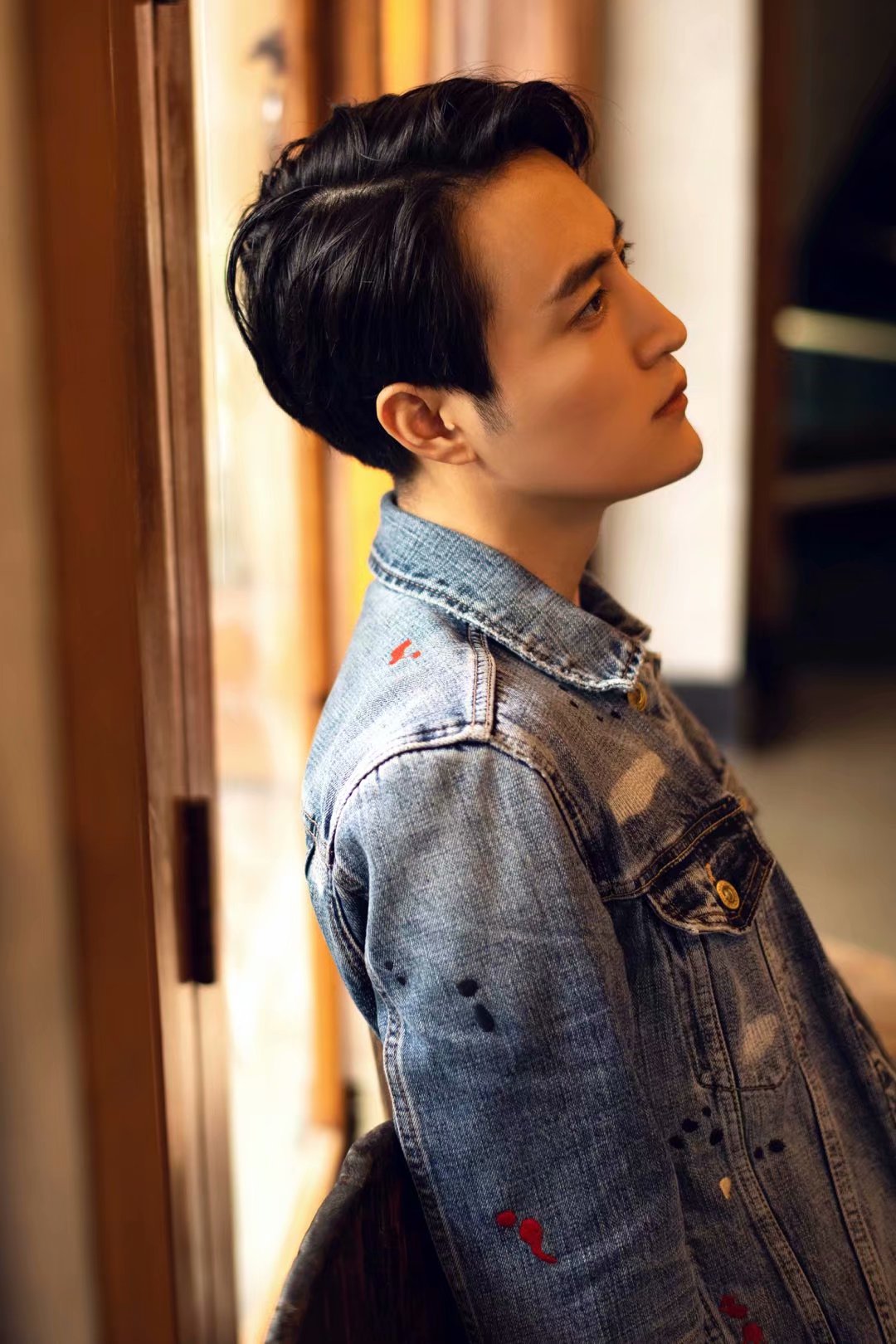 朱荣荣复古写真国民哥哥范十足,治愈系暖男优雅帅气