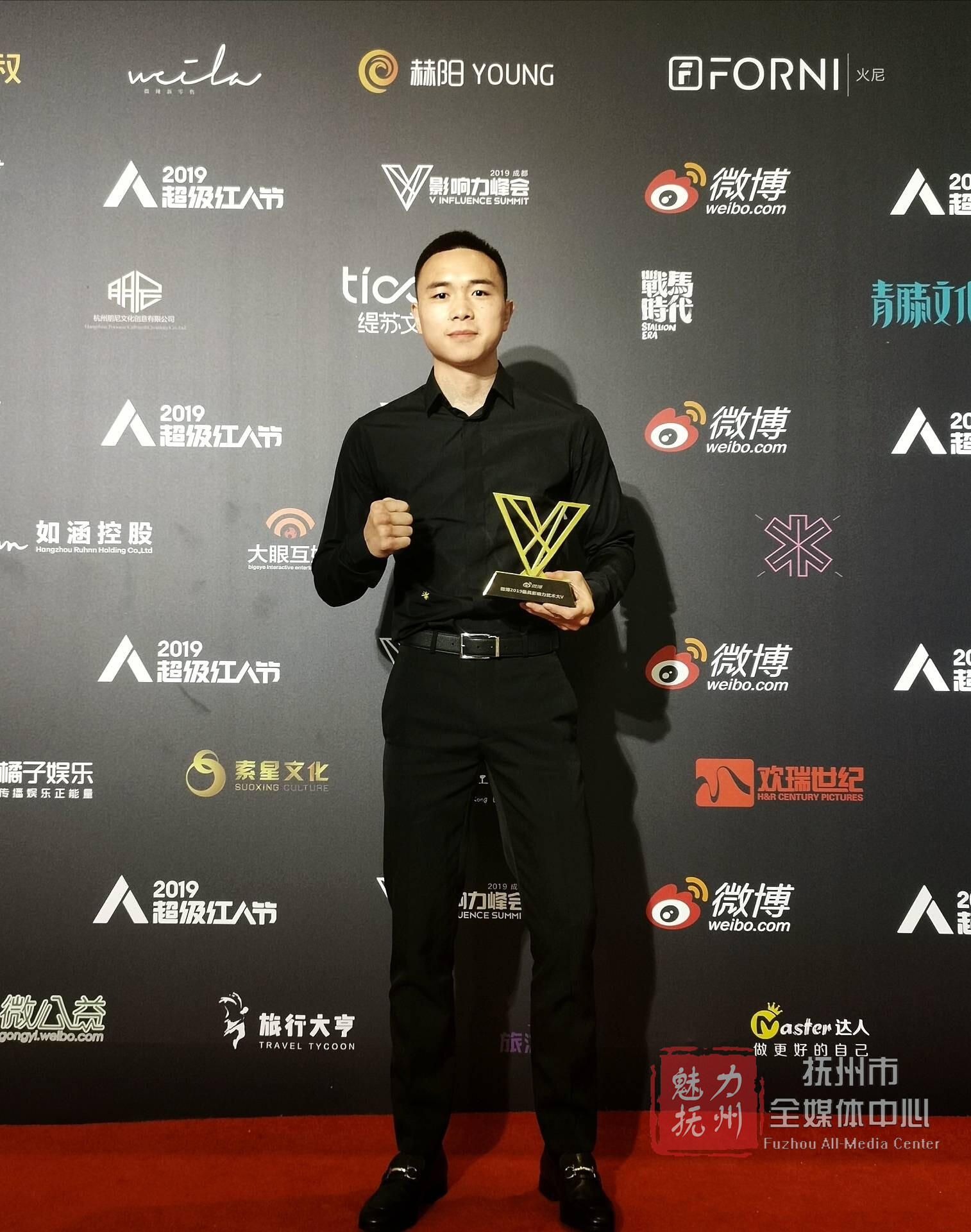 祝贺抚州籍世界拳王徐灿摘得最具影响力搏击大v