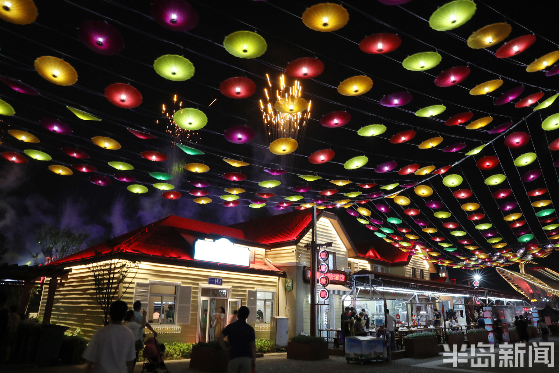 金沙滩啤酒城化身城市会客厅火凤凰酒吧街点亮青岛夜经济