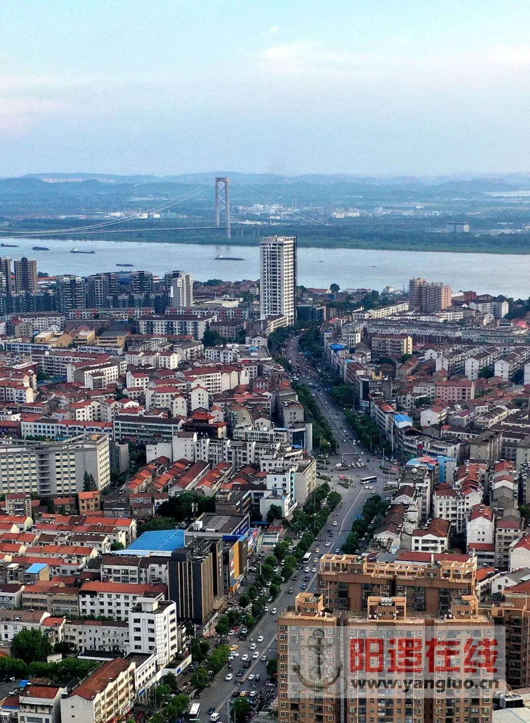 网友反映:阳逻街大转盘红绿灯坏了!官方回复了