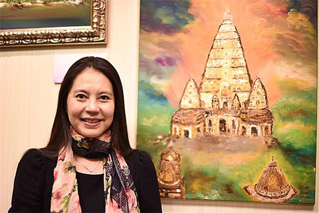 前国家网球运动员胡娜留美回国办画展捞金招来骂声一片