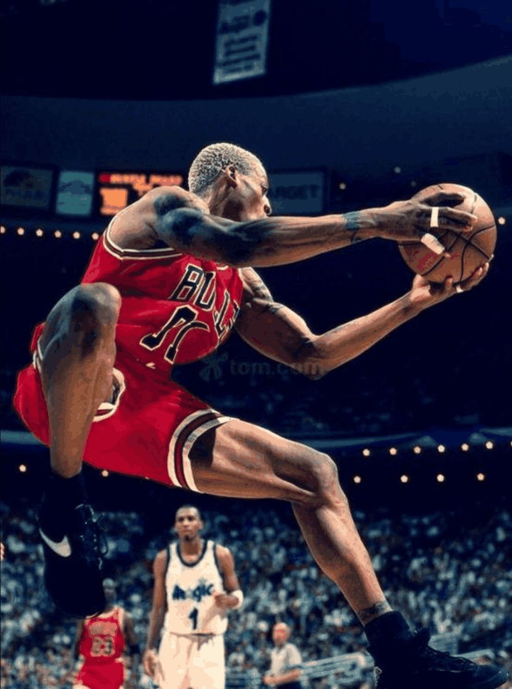 巅峰本华莱士能硬抗奥尼尔进攻肯定没戏但他防守绝对做到极致