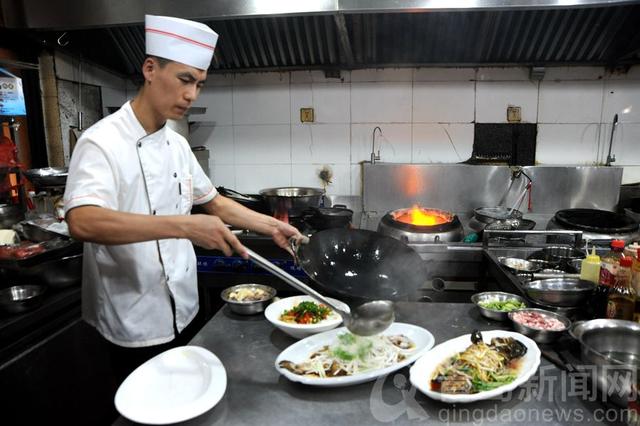 走近32岁的厨师长朱孝峰用心做好青岛本帮菜