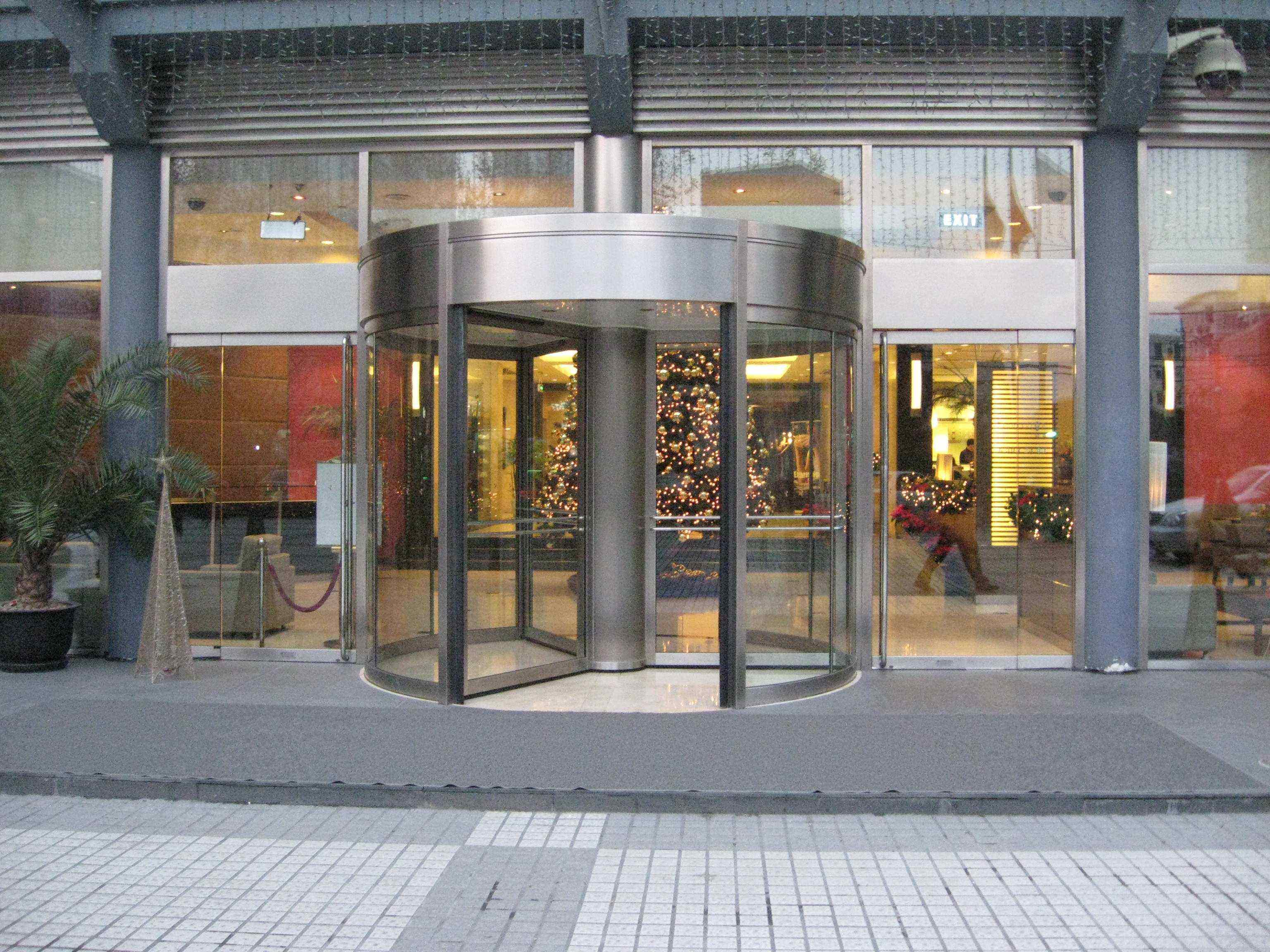 旋转门的日常使用过程中六大个注意事项