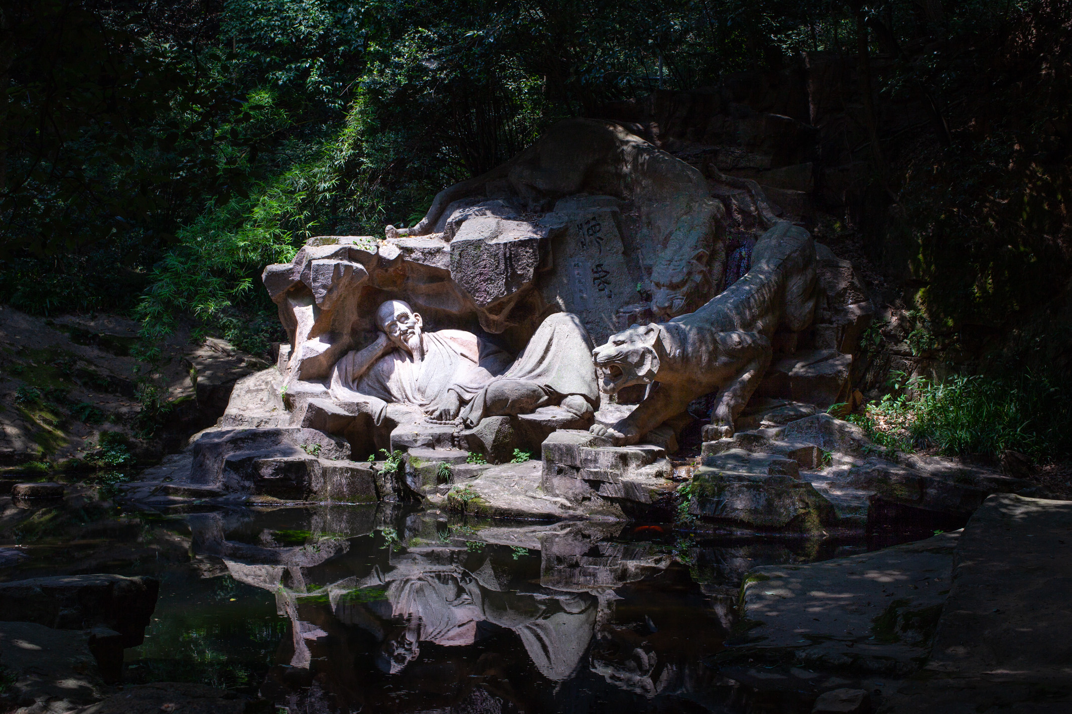 游杭州跟我走高温天到虎跑来纳凉避暑越往上越凉爽