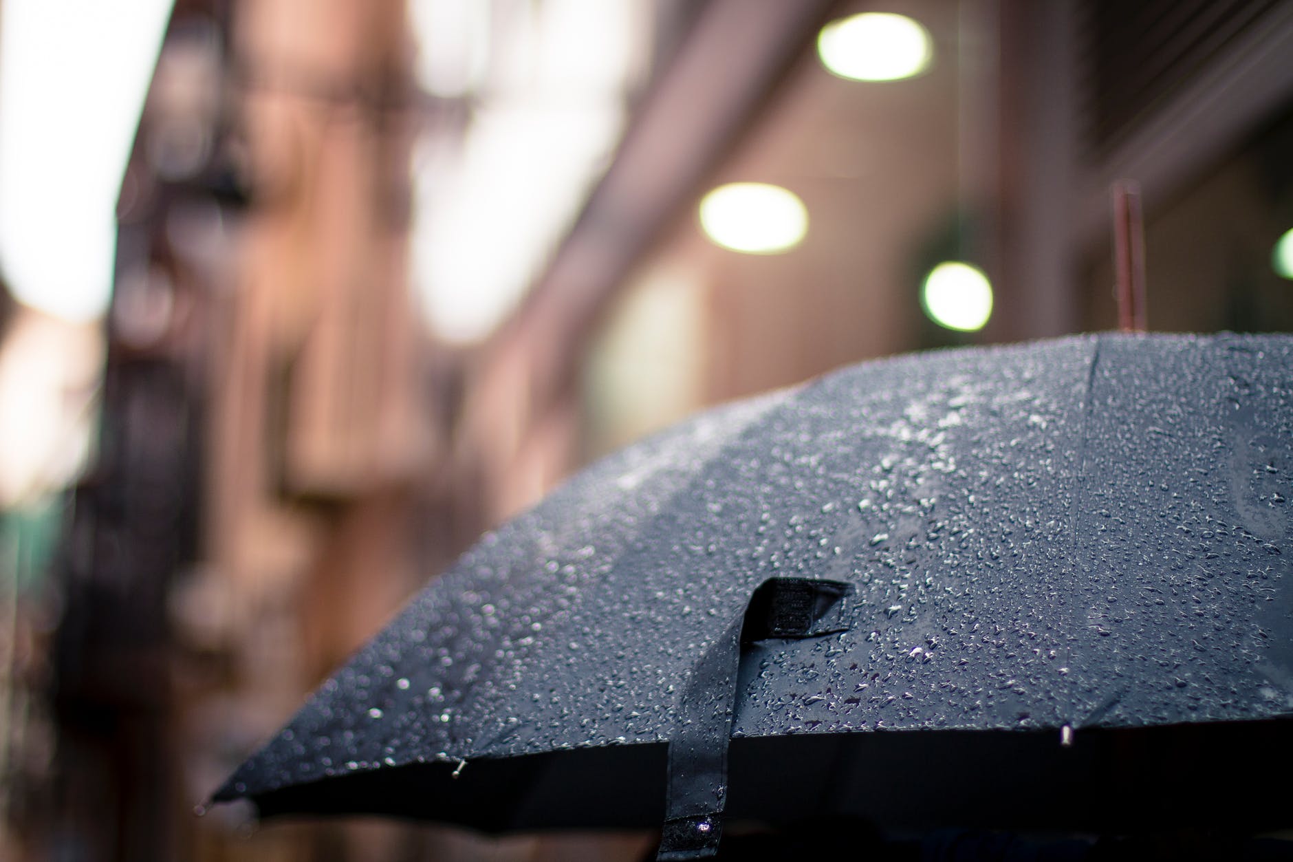 下雨天的图片心情壁纸图片