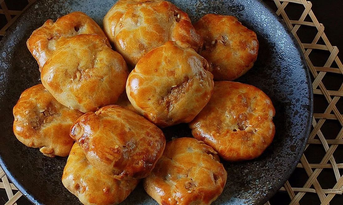 不过近来也有一些声音说,这"鸡仔饼"是"广州特产"没错,但实际上,鸡仔