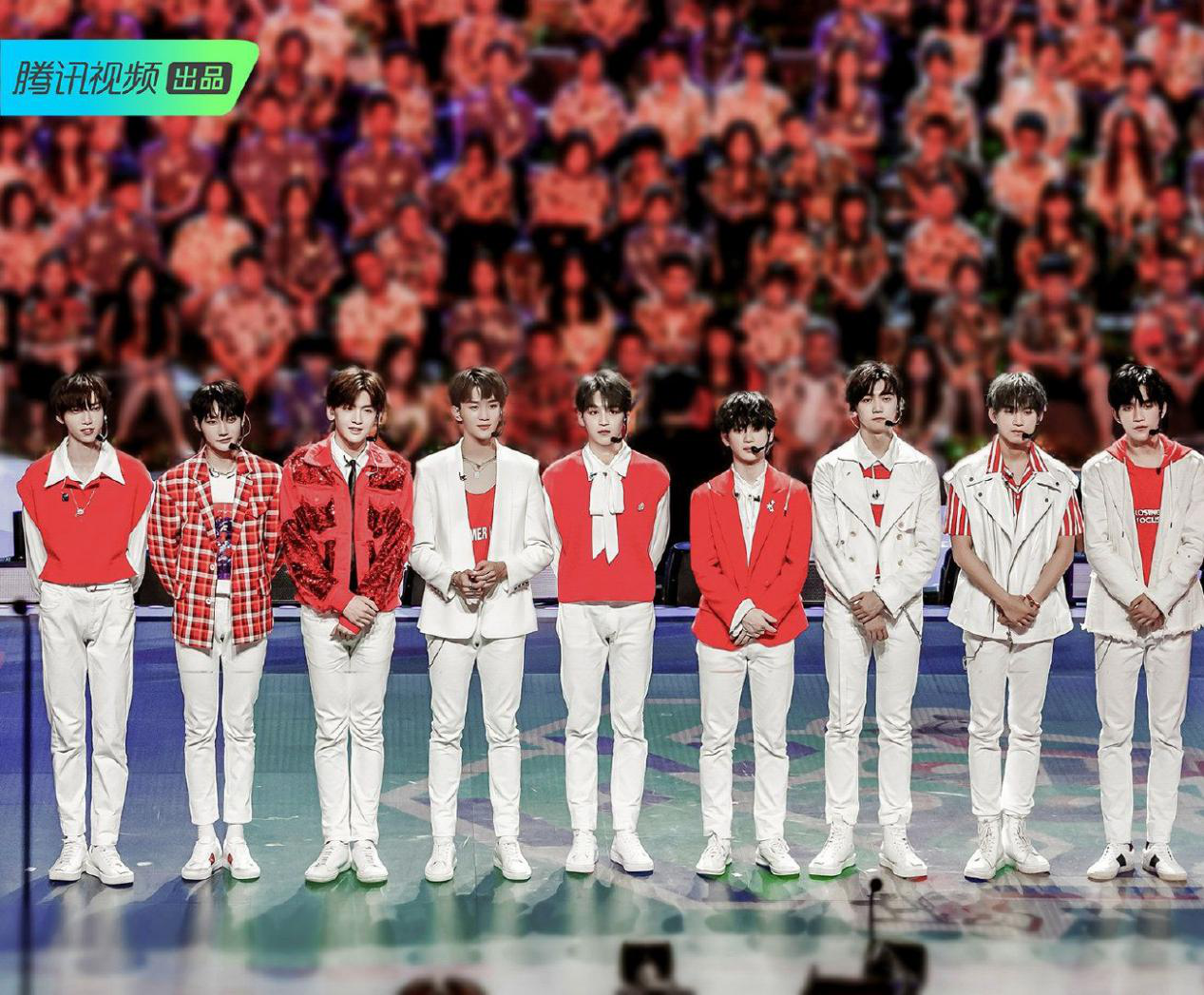 周震南如今是当红男团r1se的队长兼c位,一个男团的核心人物只有159,这