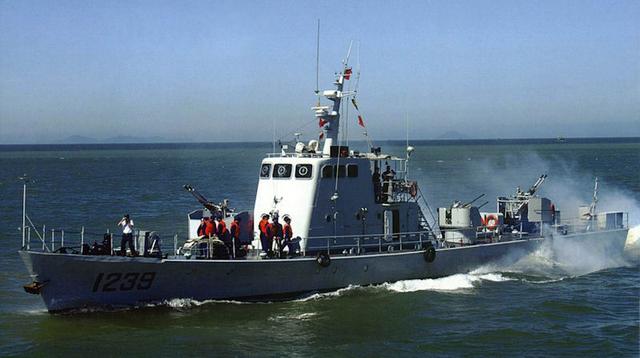 数据,但要笔者说,看看印度海军舰艇主炮下的那一堆粑粑一样的玩意儿