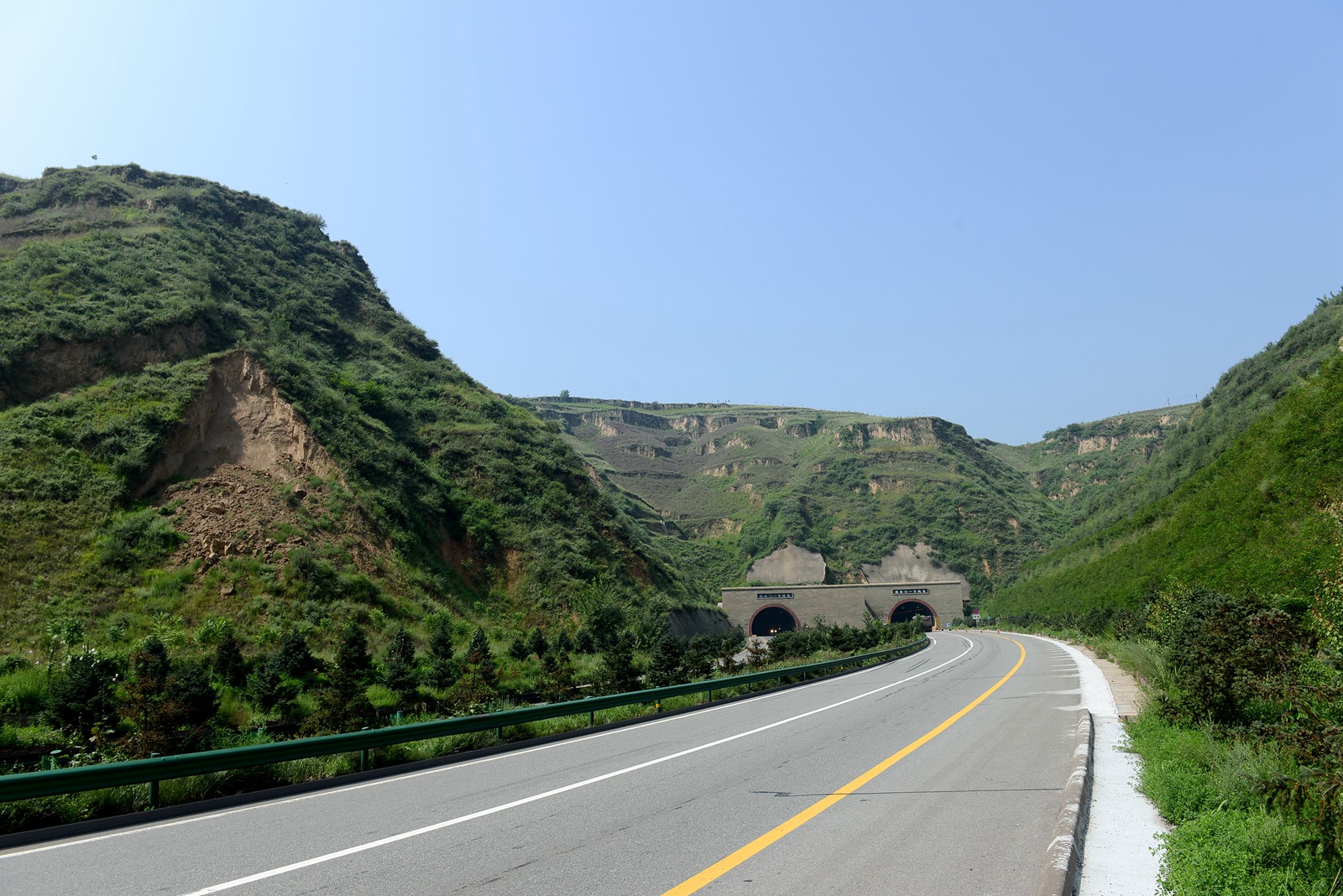自驾黄土高原山高路远沟深哈弗纵横驰奔