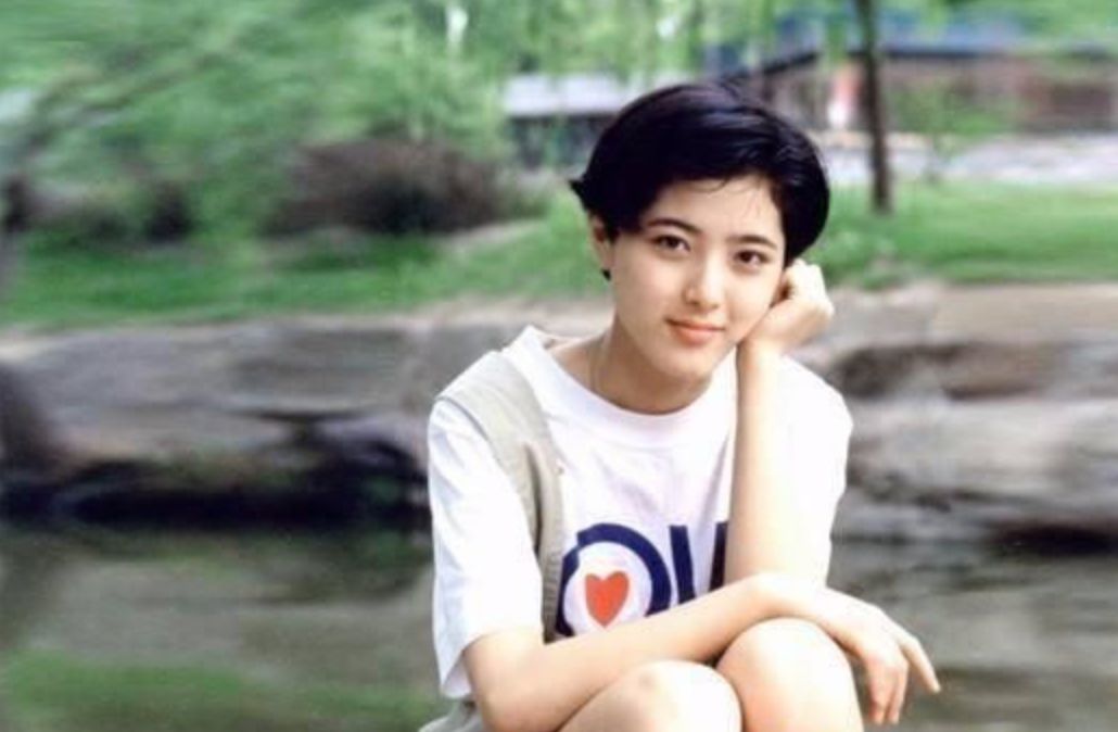 同班的章子怡袁泉都火了为什么她不行