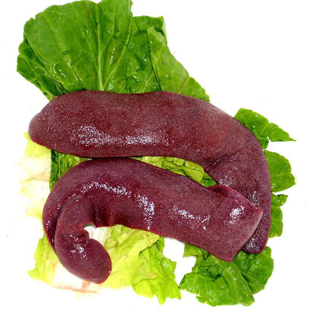 做法:1,猪横脷也就是猪寸,去掉白色肥油,洗干净放在水里浸泡半个小时