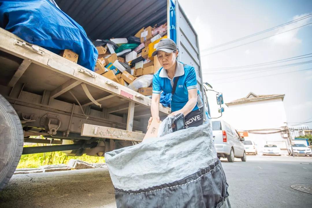 11年下来,在梁文生和妻子石悦经营下的中通快递吉林长春高新五部网点