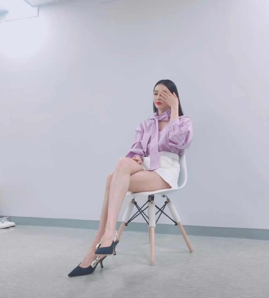 李多喜气质不俗身高176私服穿搭时髦养眼优越头身比令人羡慕