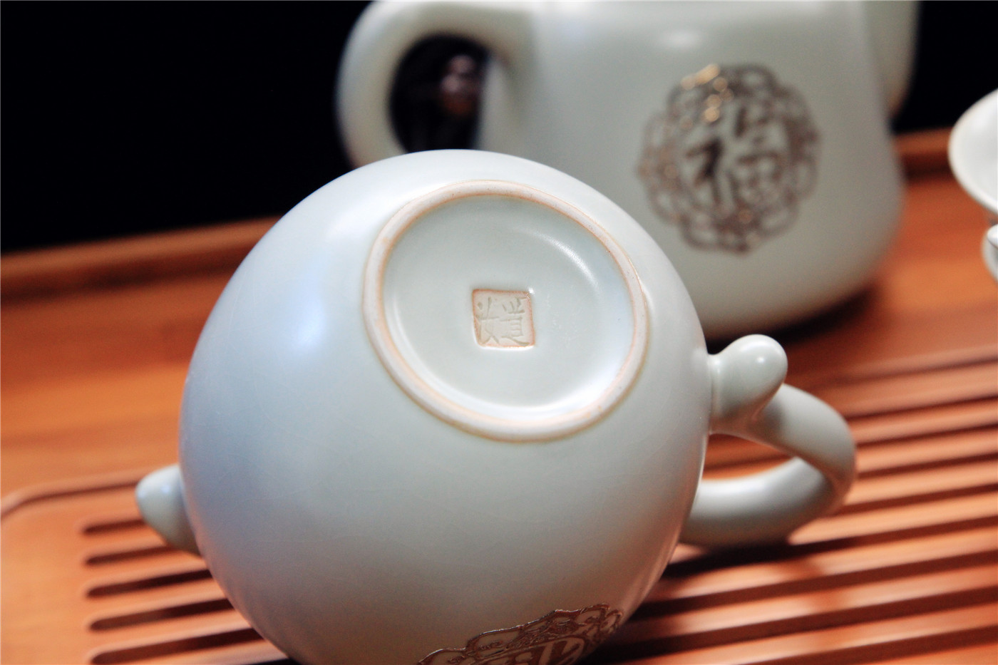 茶具底部均有汝道底款,承袭汝窑工艺,共赏传世之美.