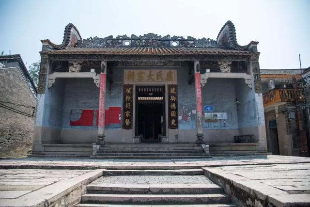 长岐古村卢氏大宗祠.