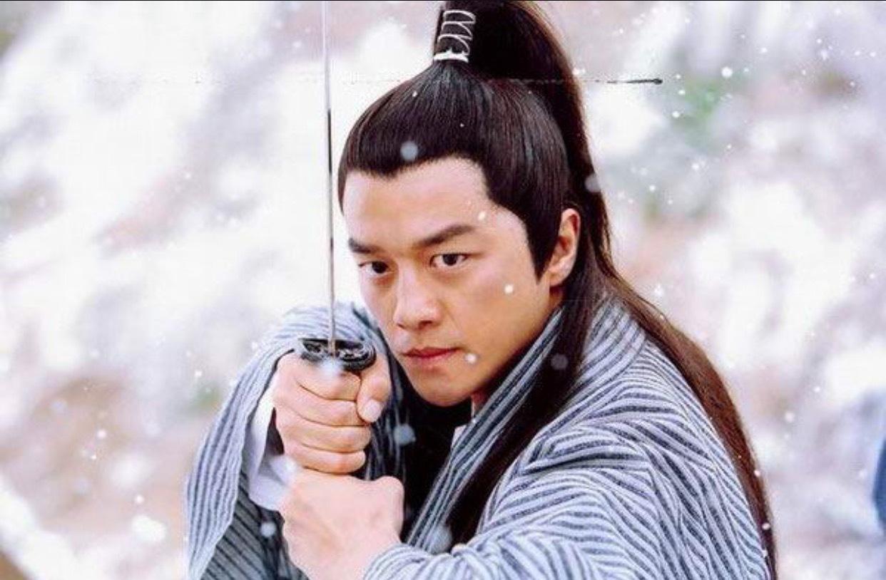 李亚鹏曾经也在娱乐圈有一席之地,曾经的令狐冲和段天涯就是最好的