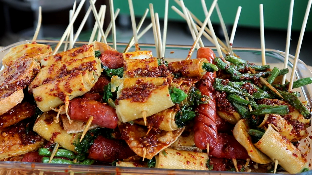 想吃炸串不用去外面吃了方法教你在家简单做香辣过瘾又解馋