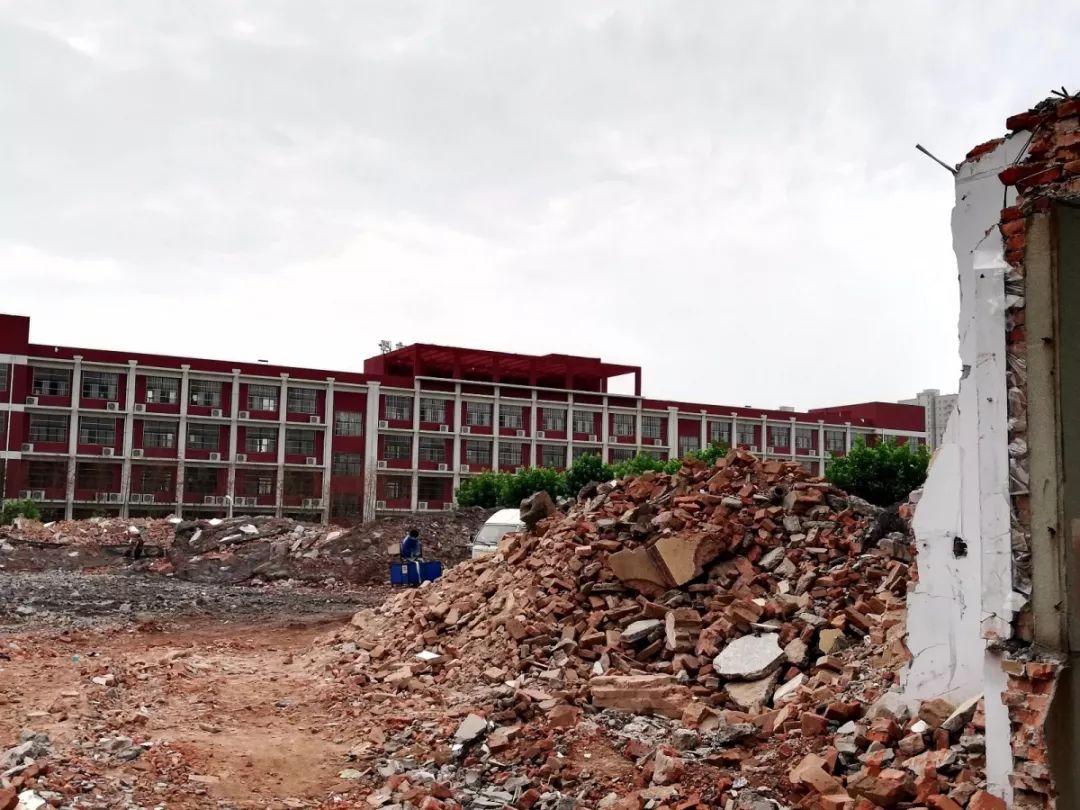早报关注濮阳这所学校的老教学楼拆除了快看是你母校吗