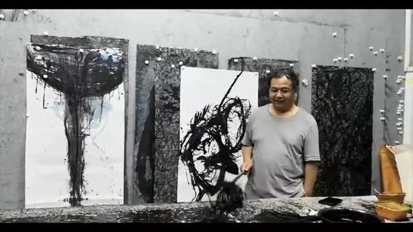 曾翔表演丑书现场