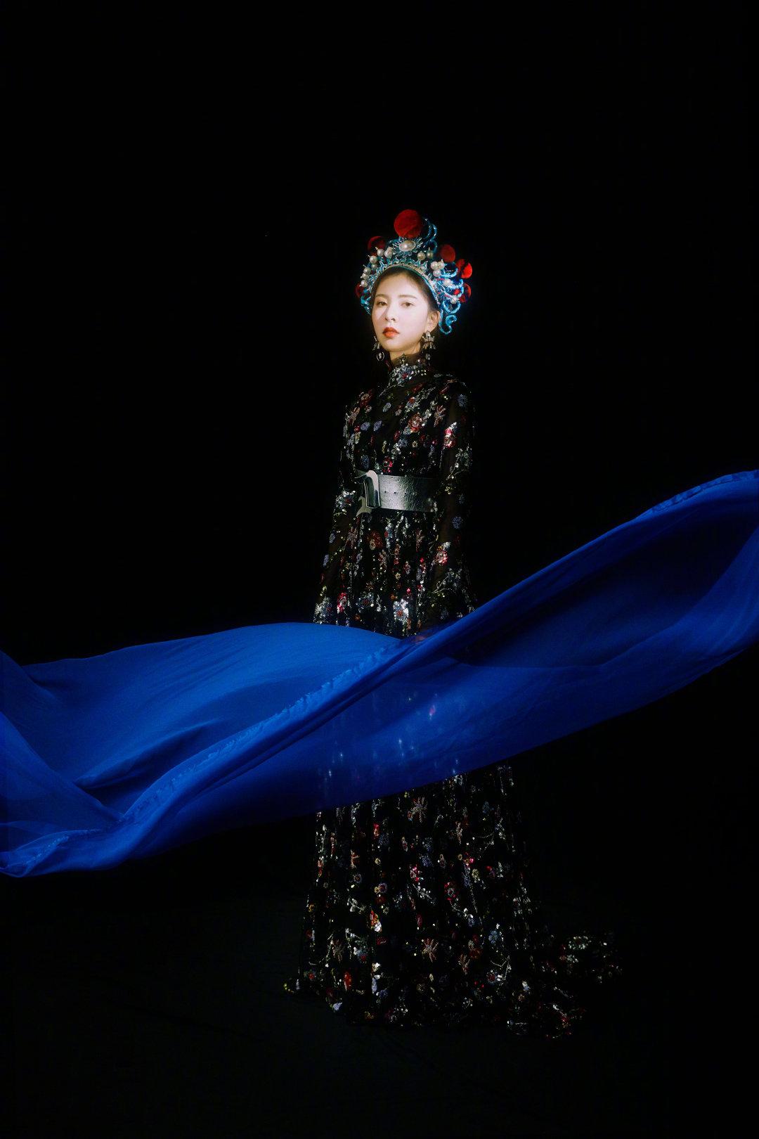 宋妍霏拍时尚大片国粹造型太惊艳名副其实的画报女孩