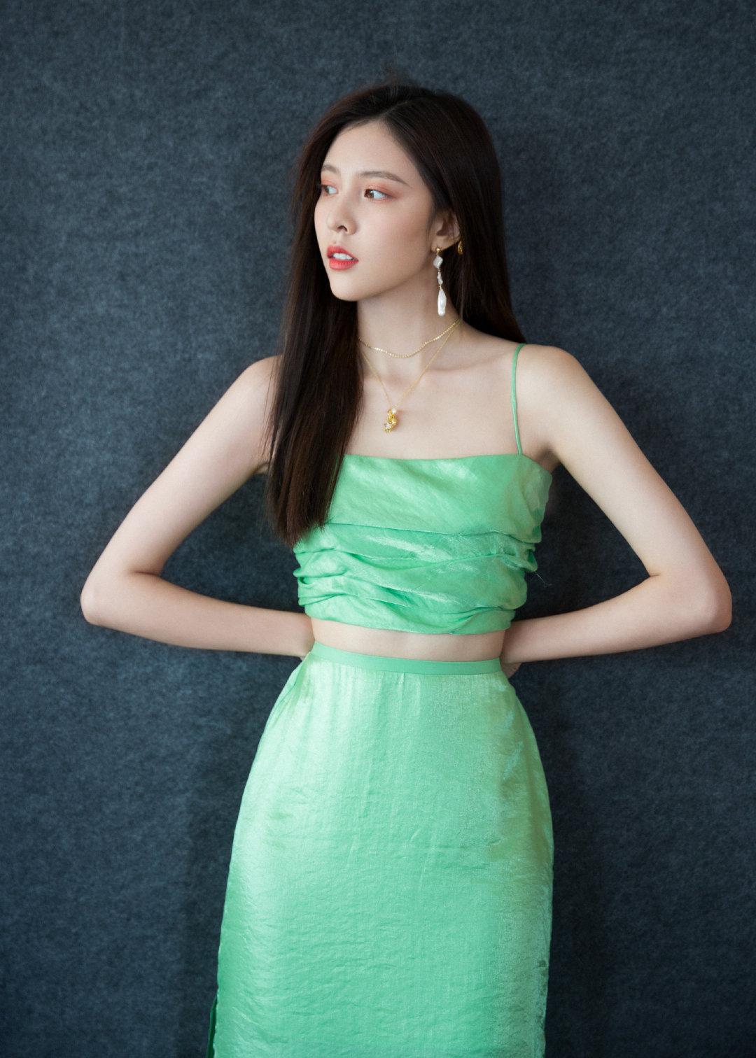 宋妍霏拍时尚大片国粹造型太惊艳名副其实的画报女孩