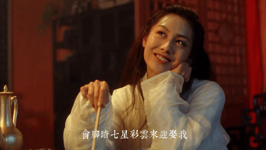 依旧相信对象是一个盖世英雄,会脚踏七星彩云来迎娶自己也会不管不顾