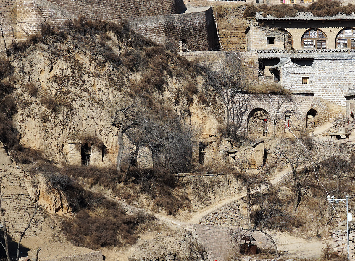 李家山黄土高坡上的凤凰展翅古窑洞中国传统风水学的实物范例