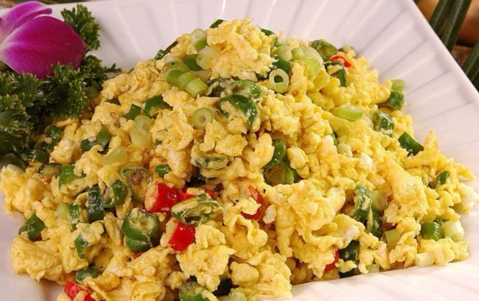 线椒炒鸡蛋掌握这个技巧线椒不夹生又能均匀裹上鸡蛋香嫩入味