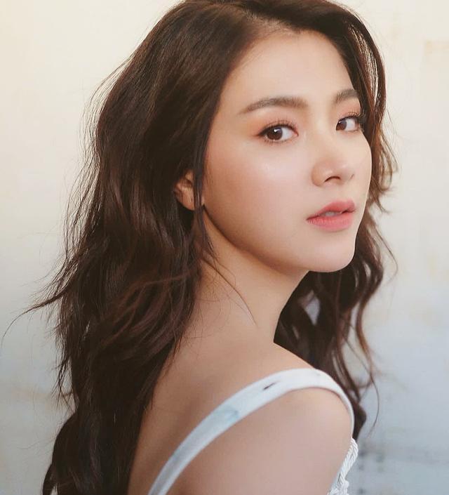 还记得初恋那件小事的小水10年后跟阿亮同框美得令人窒息