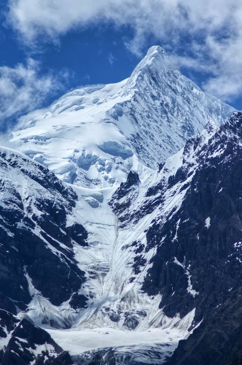 云南这条公路,在还没开通之前,就被认定是滇西北最美自驾线!