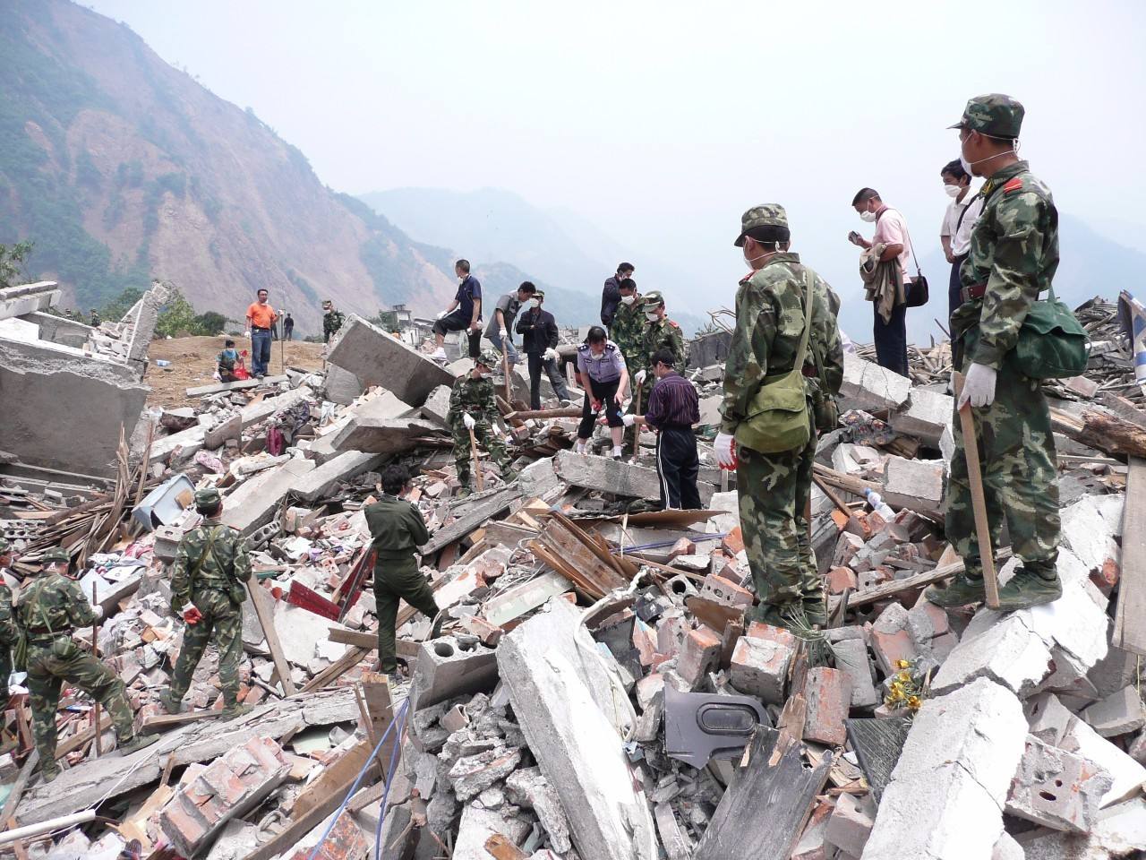 等你長大11年後地震被救女孩向解放軍戰士表白該來娶我了