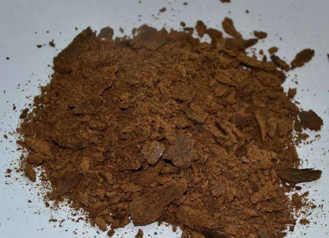 (用进过腐熟的饼肥最好)