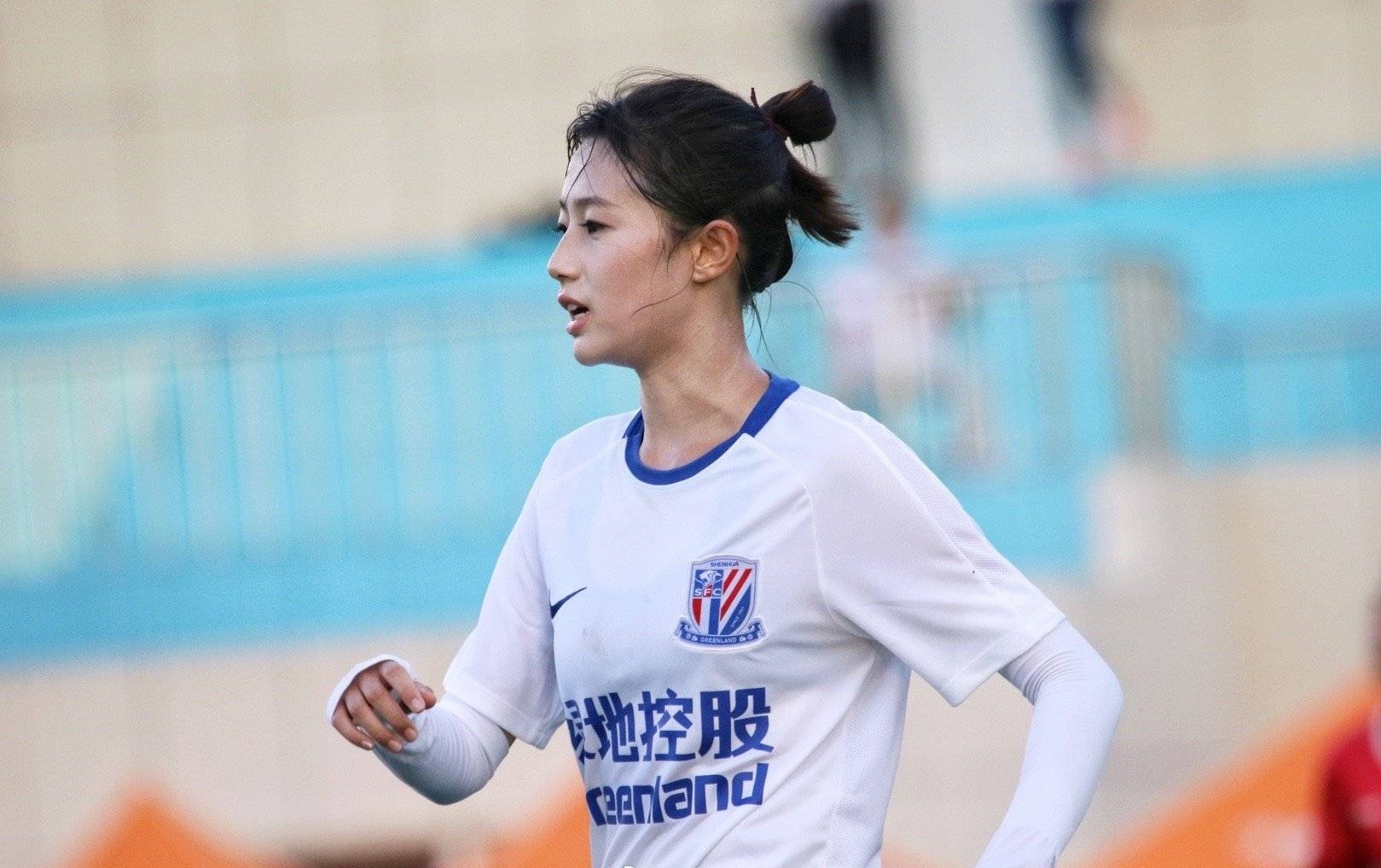 女足熊熙晒比赛照片网友吐槽身体好单薄怎么对抗欧美选手