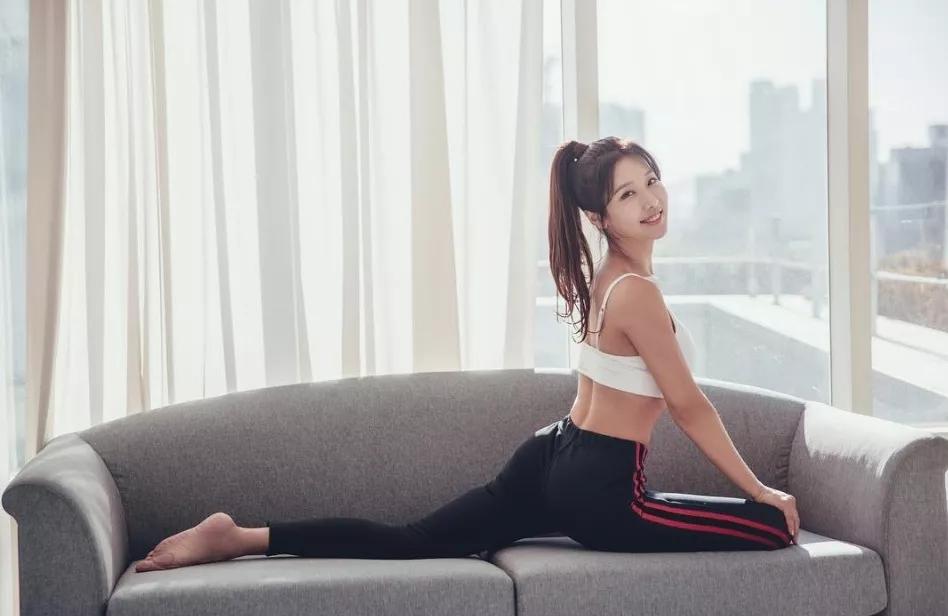 韩国50岁女牙医李秀珍逆天冻龄童颜好身材走红网络