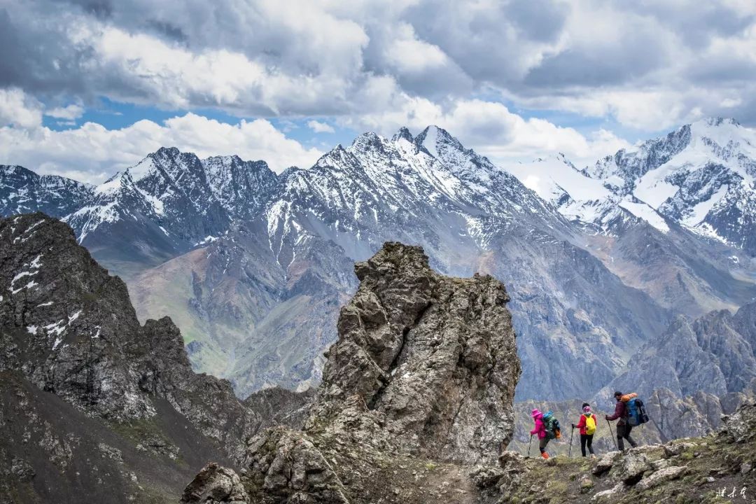 顶级线路丨2次深入天山狼塔289张绝美照片上