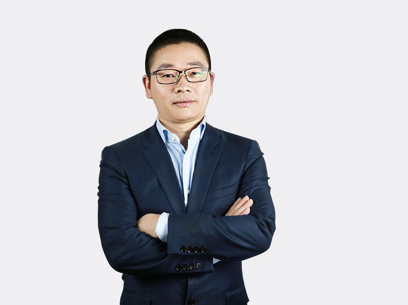 小山村职高生借6000元创业,成零食界亿万富豪!年入超50亿